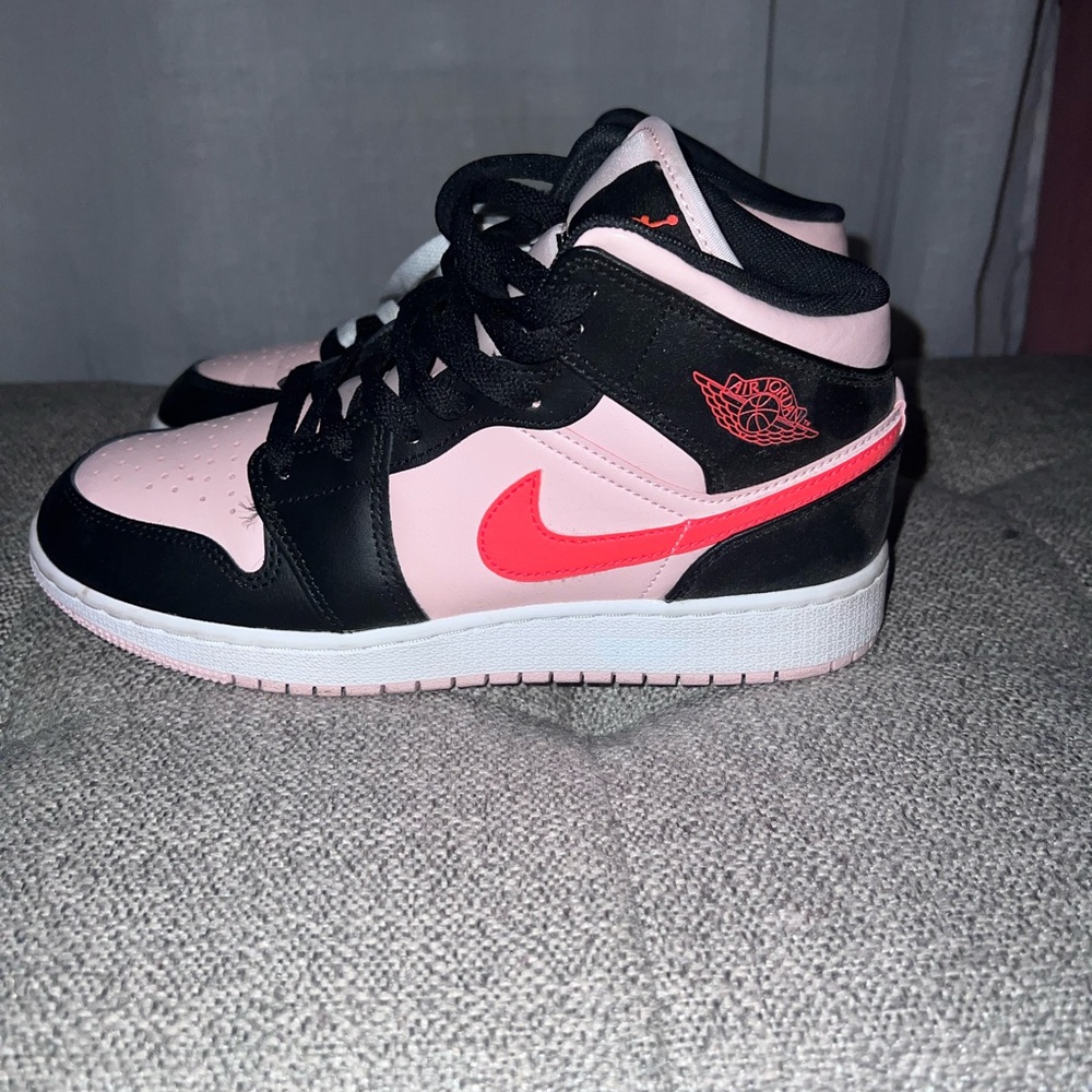 Jordan Women's Black and Pink Sneakers